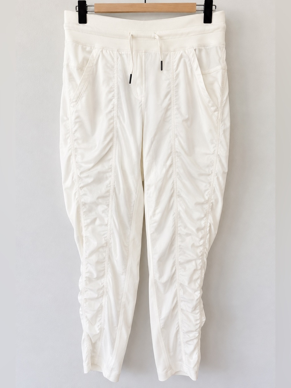 Lululemon Dance Studio Crop 25” soft white/White Size 6 Discontinued